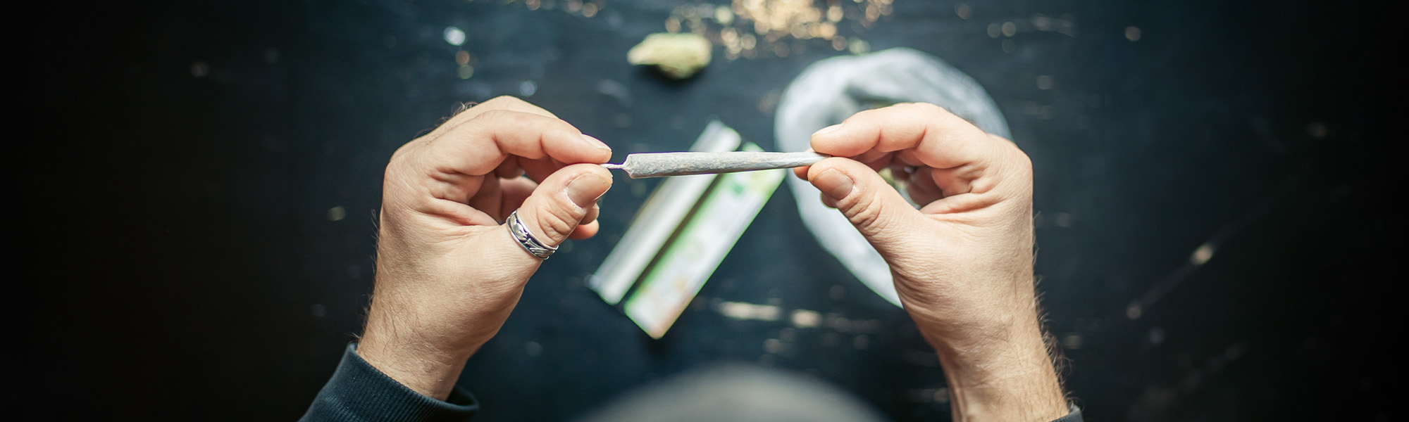 preparing marihuana drug cigar